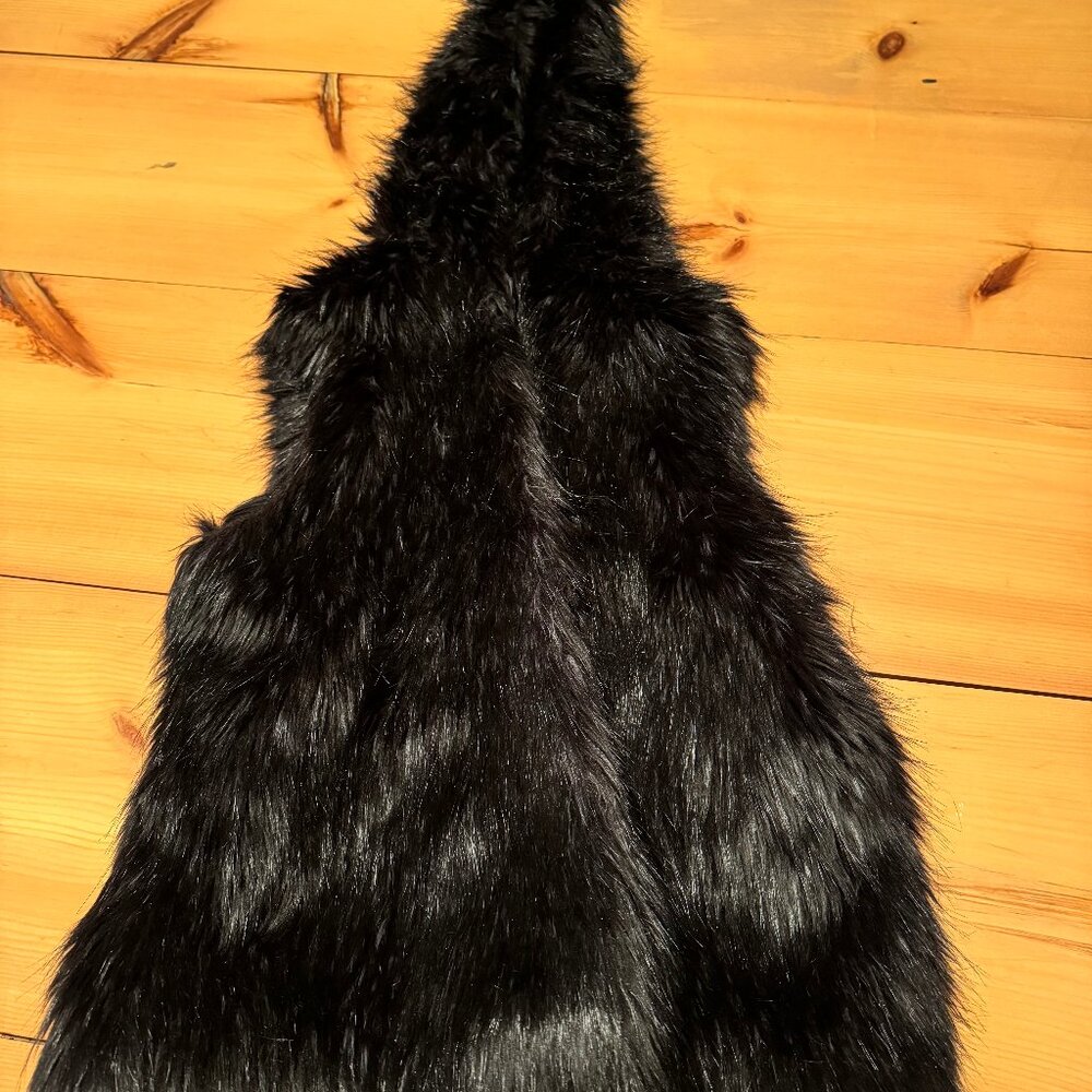 Super Trendy Faux Fur Sleeveless Hoodie